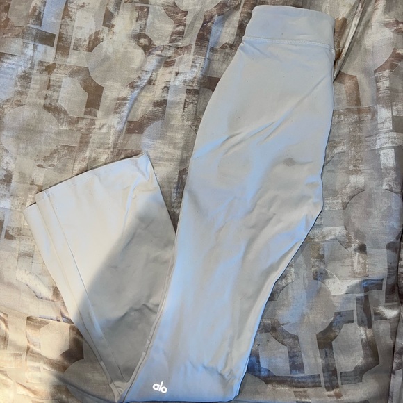 ALO yoga airbrush high-waist flutter leggings - Picture 2 of 5